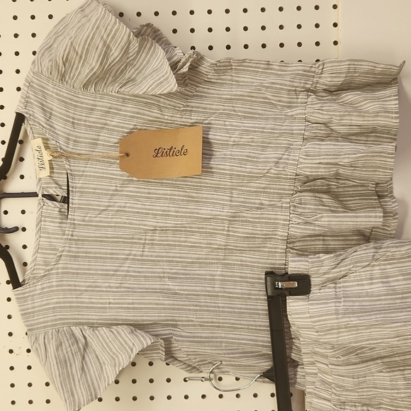 LISTICLE 2 pc shorts set gray stripe ruffle top and shorts.  NWT size large - Picture 2 of 8
